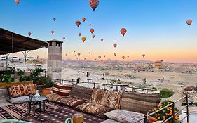 Seki Cave Hotel, Wake Up To Hot Air Balloons